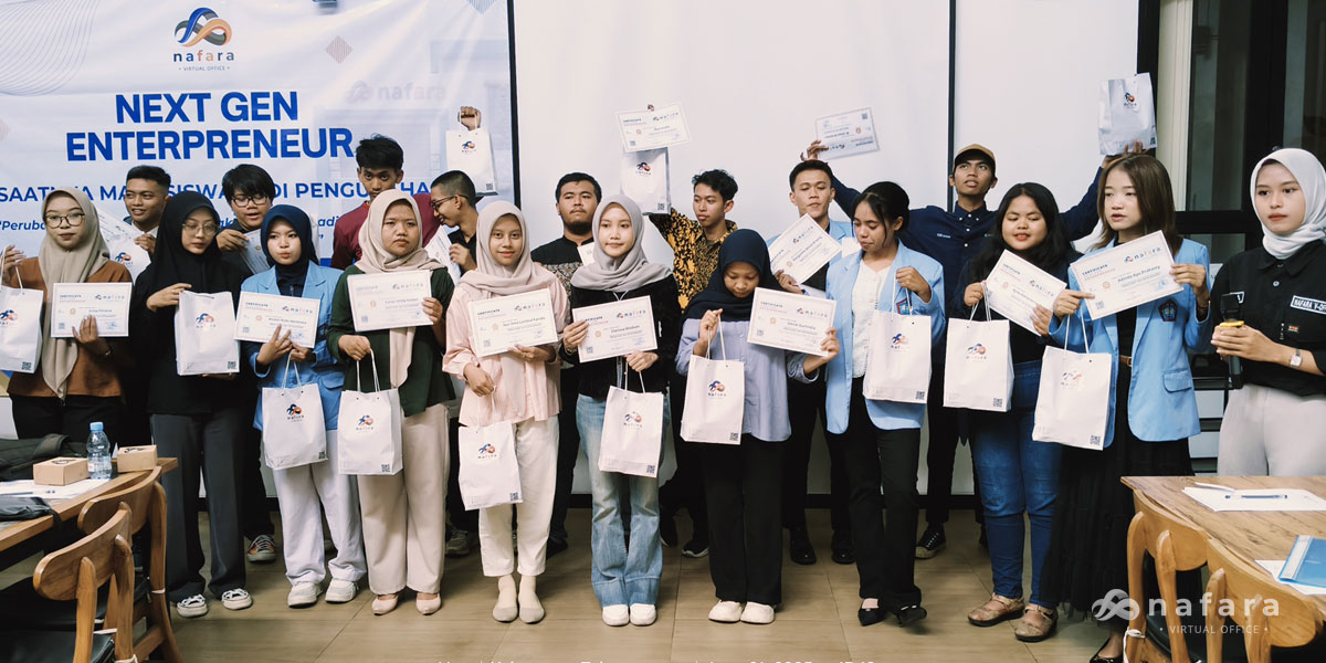 Home 21 Seminar bisnis mahasiswa Tulungagung berjudul Next Gen Entrepreneur Saatnya Mahasiswa Menjadi Pengusaha - Penyerahan Sertifikat dan Goodie Bag untuk Peserta