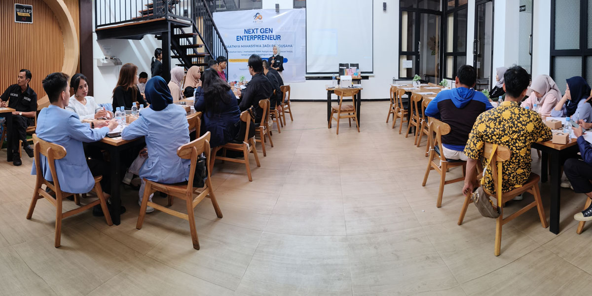 Sukses Gelar Seminar Next Gen Entrepreneur 2025, Nafara Ajak Mahasiswa Berbisnis Cerdas 3 Seminar bisnis mahasiswa Tulungagung berjudul Next Gen Entrepreneur Saatnya Mahasiswa Menjadi Pengusaha - Presentasi layanan virtual office